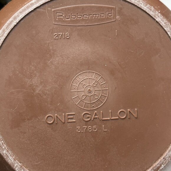 Rubbermaid Plastic One Gallon Pitcher Brown #2718 White Lid #2720 Vintage Retro - Picture 4 of 7